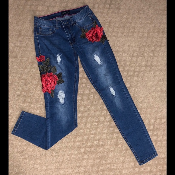 Distressed jeans - Picture 2 of 4